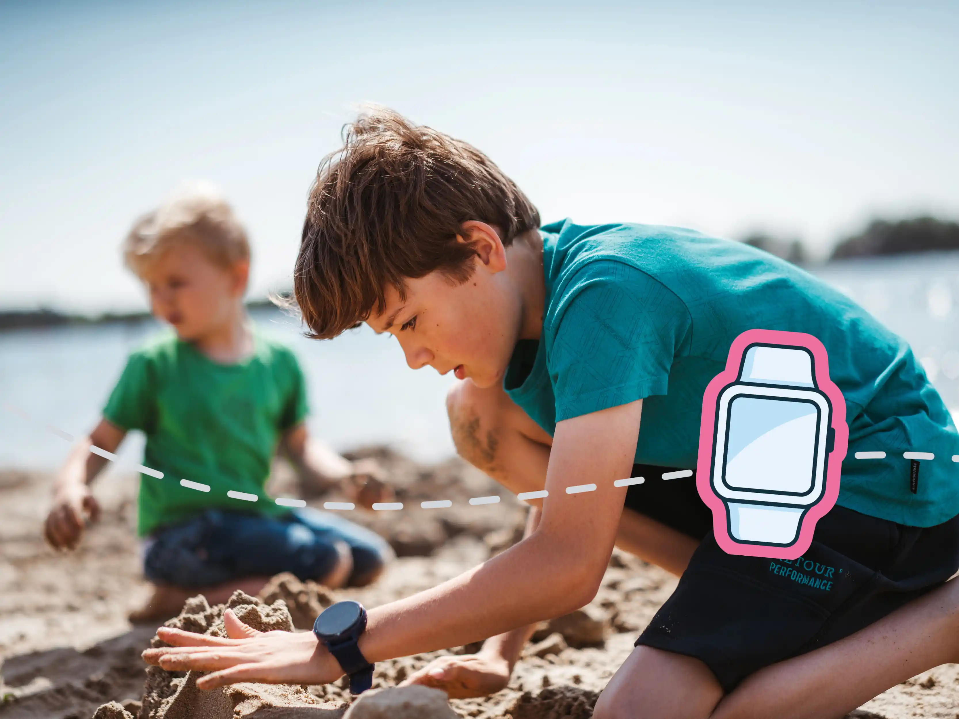 kinderen strand spelen